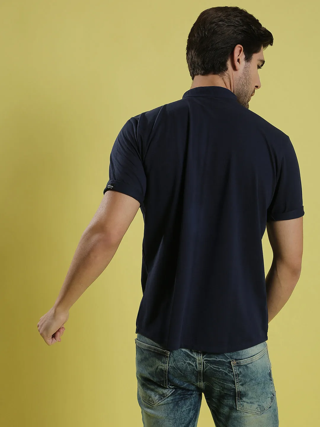 Campus Sutra Men Solid Casual Shirts