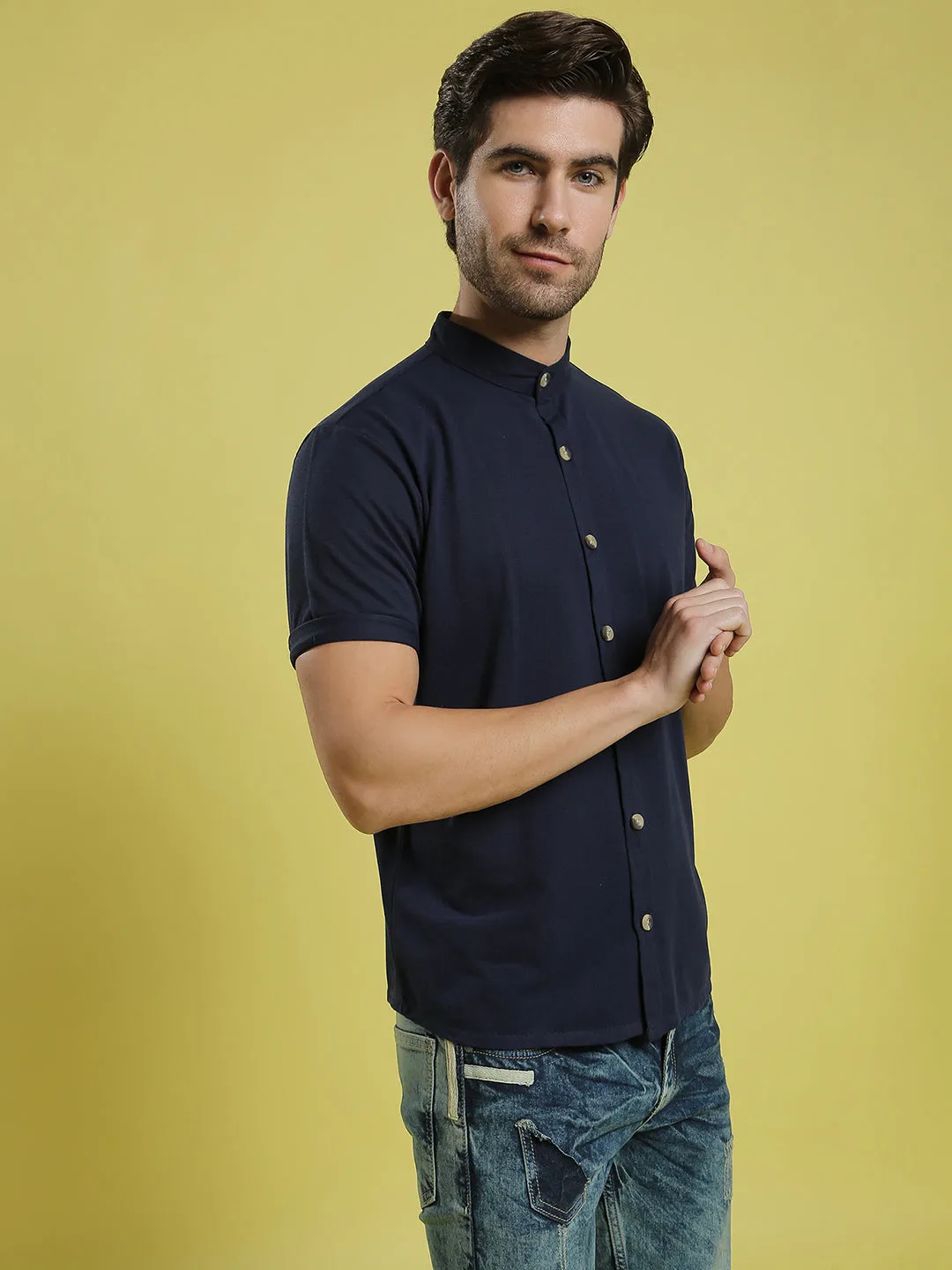 Campus Sutra Men Solid Casual Shirts