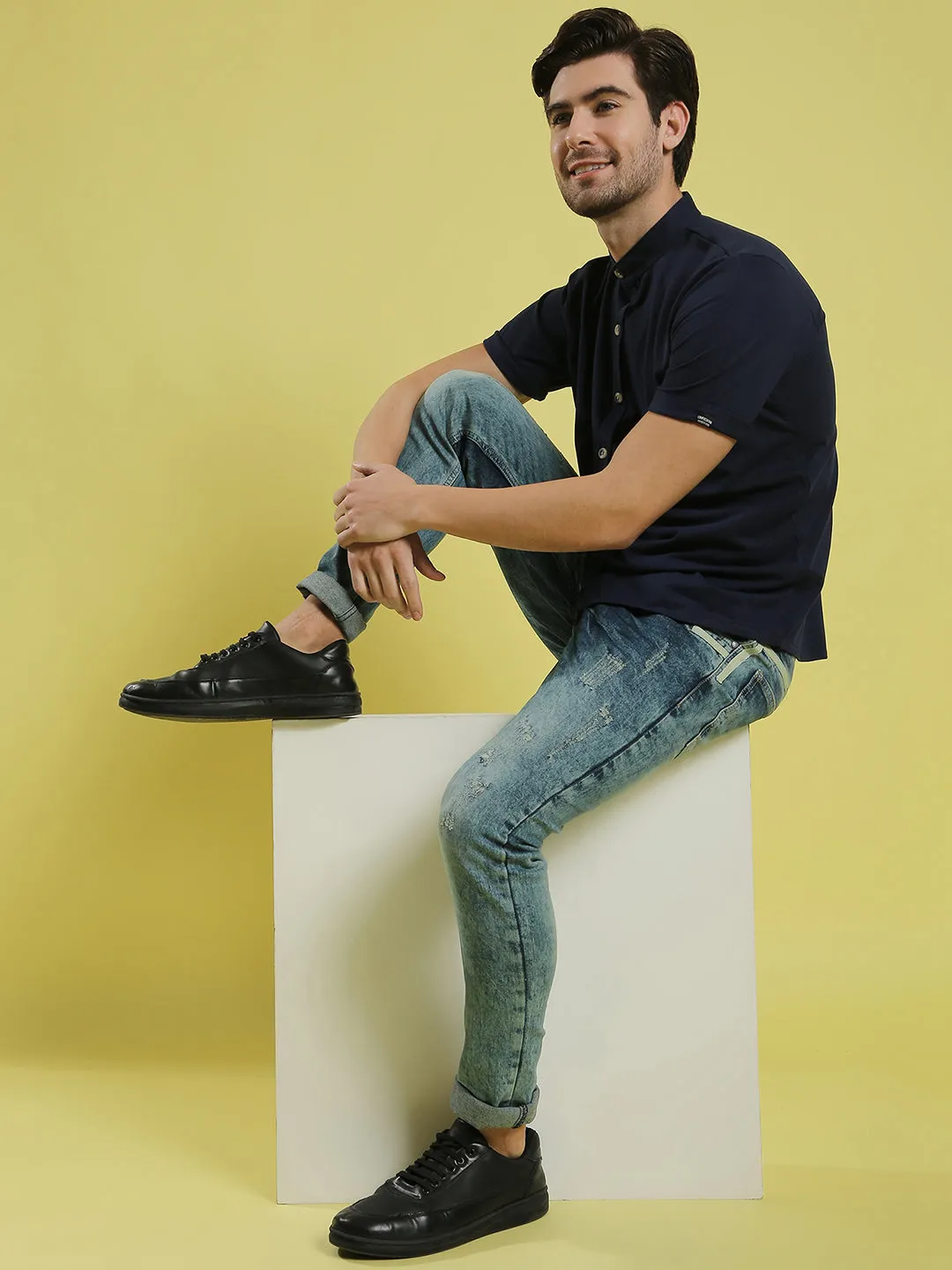 Campus Sutra Men Solid Casual Shirts