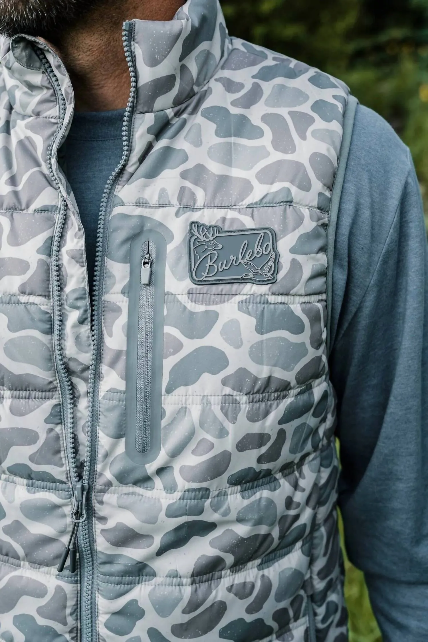 Men's Classic Deer Puffer Vest In Camo