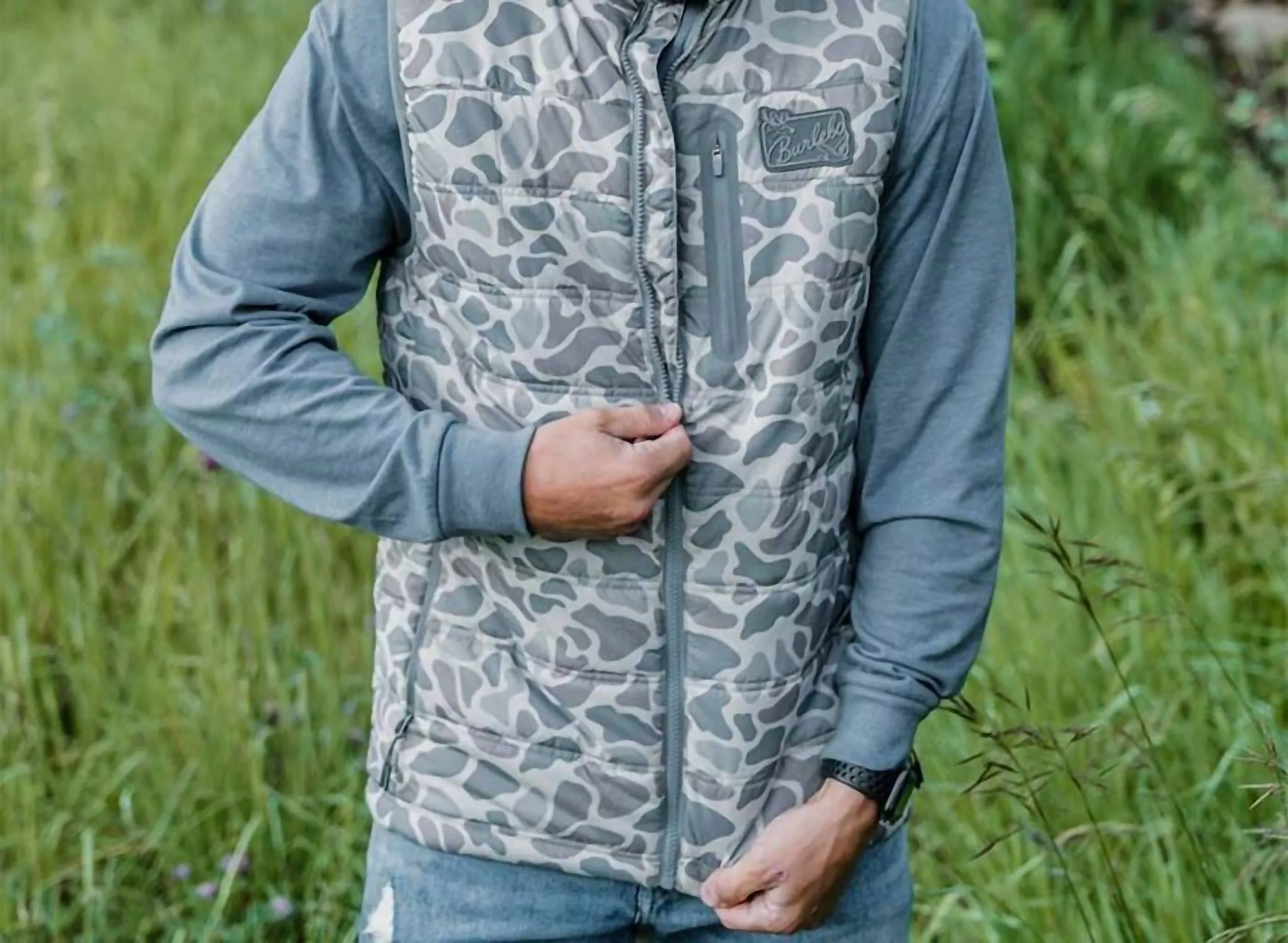 Men's Classic Deer Puffer Vest In Camo