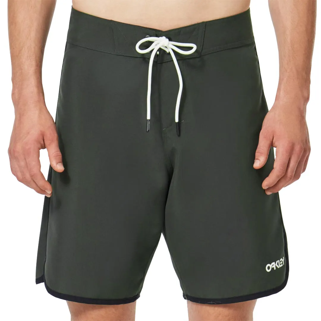 Oakley - Men's Solid Crest 19 Board Shorts (FOA401811 86L)