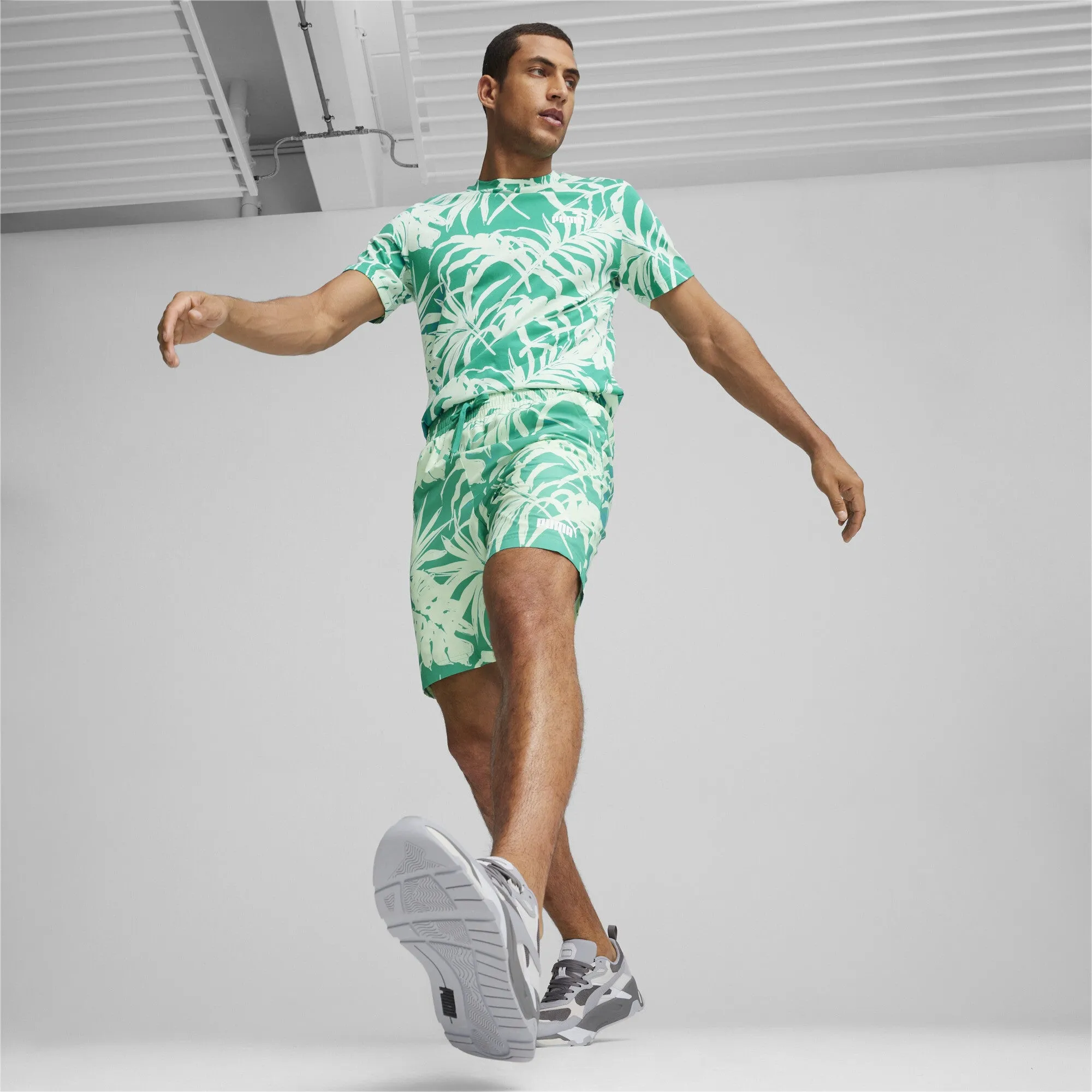PUMA Men's ESS  PALM RESORT Shorts